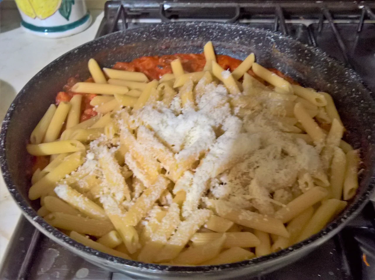 Penne rigate con zucca e pomodoro